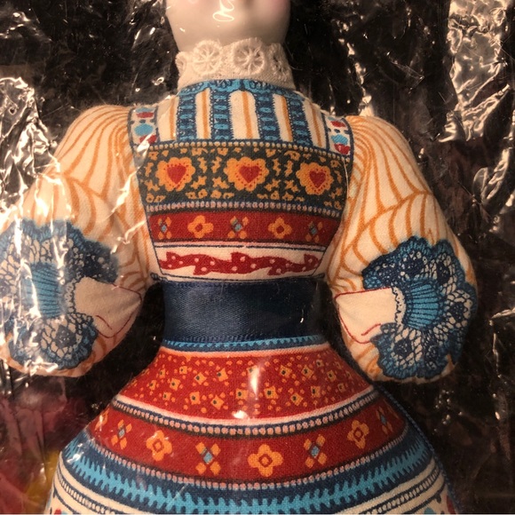 Vintage Avon American Heirloom Collection Porcelain Head Doll Mint Condition - Picture 5 of 8